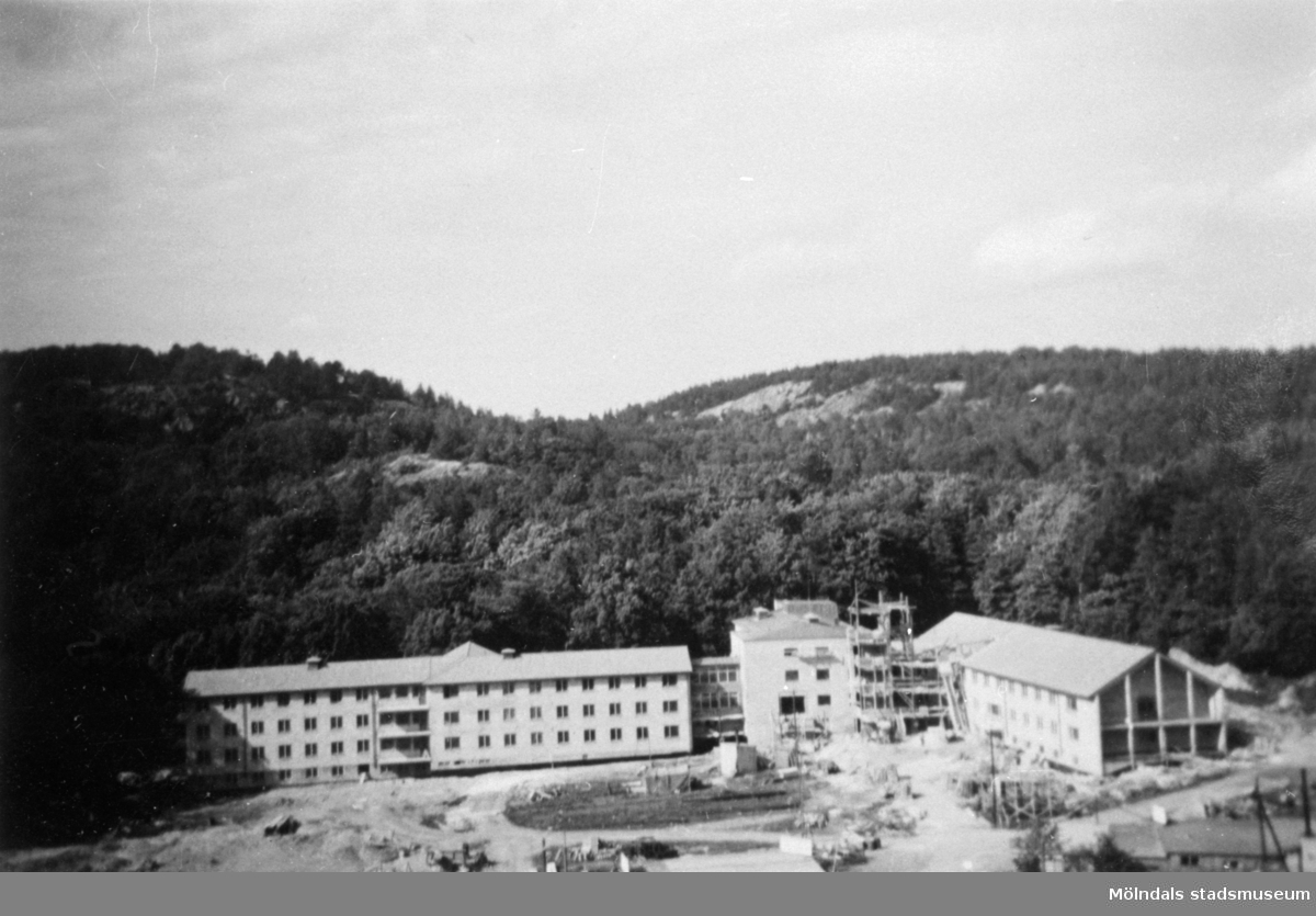 Lackarebäckshemmet i Mölndal under byggnad år 1950.