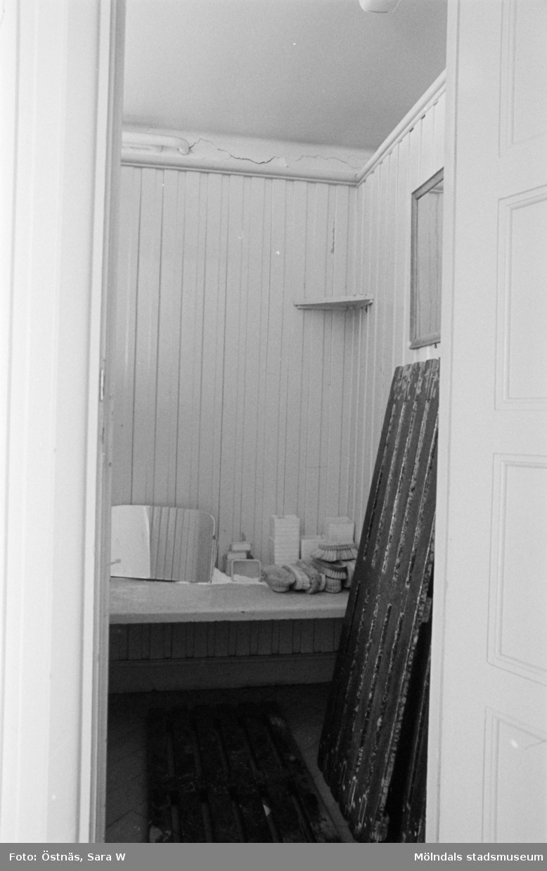 Interiör från Kvarnbyskolans bad, 1986.