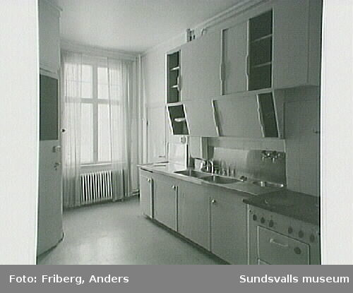 Dokumentation av Alléskolan, kv Hermes, inför rivning våren 1992.