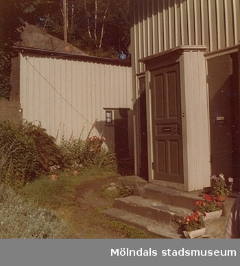 Ingång till bostadshuset Roten F25, år 1972.