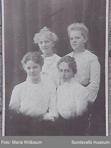 Kerstin "Titti" Braathen, Majas syster, (överst t h) samt Helga Kassman (nederst t h) och två kusiner från Norge.