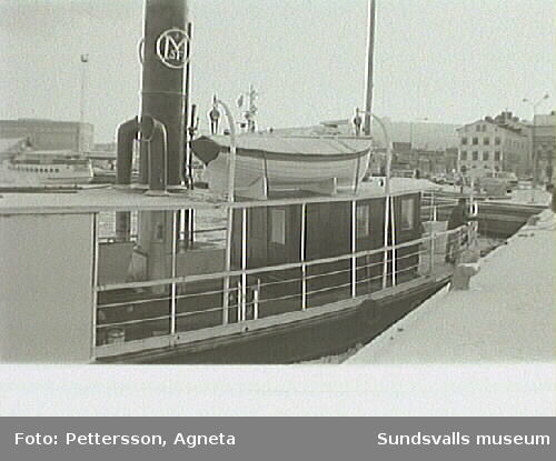 S/s Primus längd 19,19 m bredd 4,56 m, 37 bruttoreg.ton 11 nettoreg.ton. Maskin: 60 ihk compound Sunds M V 1902. Panna: 1250 kg ånga/h VEÅ-verken 1974. Eo 1. Max antal passagerare: 50 st. Byggd 1875 på Wm. Lindbergs Mek Verkstad AB, Stockholm för Skönviks AB. Har hela tiden från 1875 arbetat som bogserbåt i sundsvallsdistriktet till omkring 1960 då den byggdes om till kättingbåt med dieselmotor. 1984 erhöll Medelpads Sjöhistoriska Förening båten som gåva av SCA och därefter restaurerat den till ångbåt med sekelskiftesutseende. 4 juni 1994 invigdes s/s PRIMUS för att gå i  passagerar- och uthyrningstrafik i sundsvalls-distriktet.