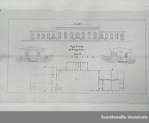 Fasadritning av tillbyggnad till Sundsvalls gamla teater, som var belägen strax väster om GA kyrkan och försvann i branden 1888. Ursprungligen uppförd 1857.