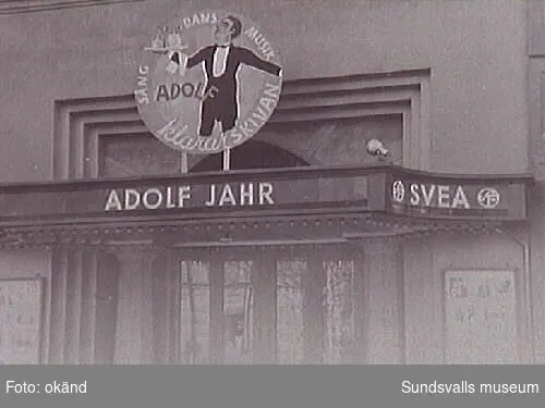 Föreställningen "Adolf klarar skivan".