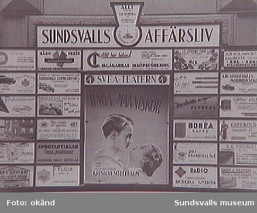 Skyltskåp för Svea-Teatern vid Hotell Knaust.