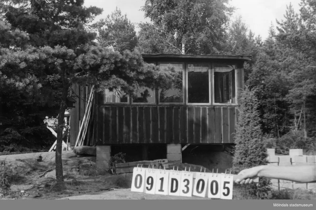 Byggnadsinventering i Lindome 1968. Ranered 1:60.
Hus nr: 091D3005.
Benämning: fritidshus och redskapsbod.
Kvalitet: mindre god.
Material: trä.
Övrigt: ska bygga nytt.
Tillfartsväg: ej framkomlig.
Renhållning: ej soptömning.