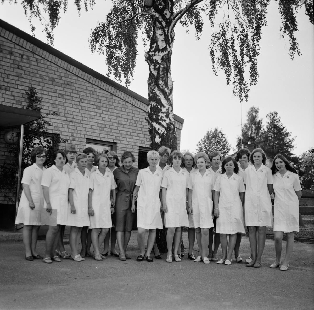 Avslutning sjukvårdsbiträden, sannolikt Tierp, Uppland, juni 1968
