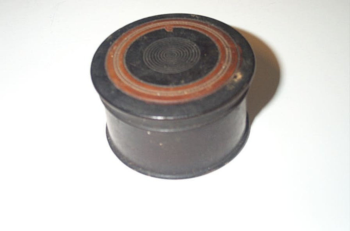 Form: Sylinderforma med lok
