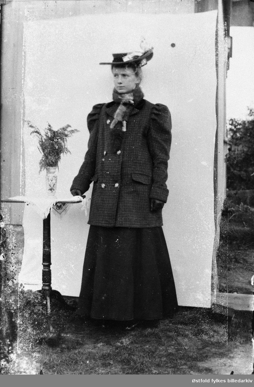 Signe Johansen fra Borge som konfirmant.  Bildet er tatt 1907.