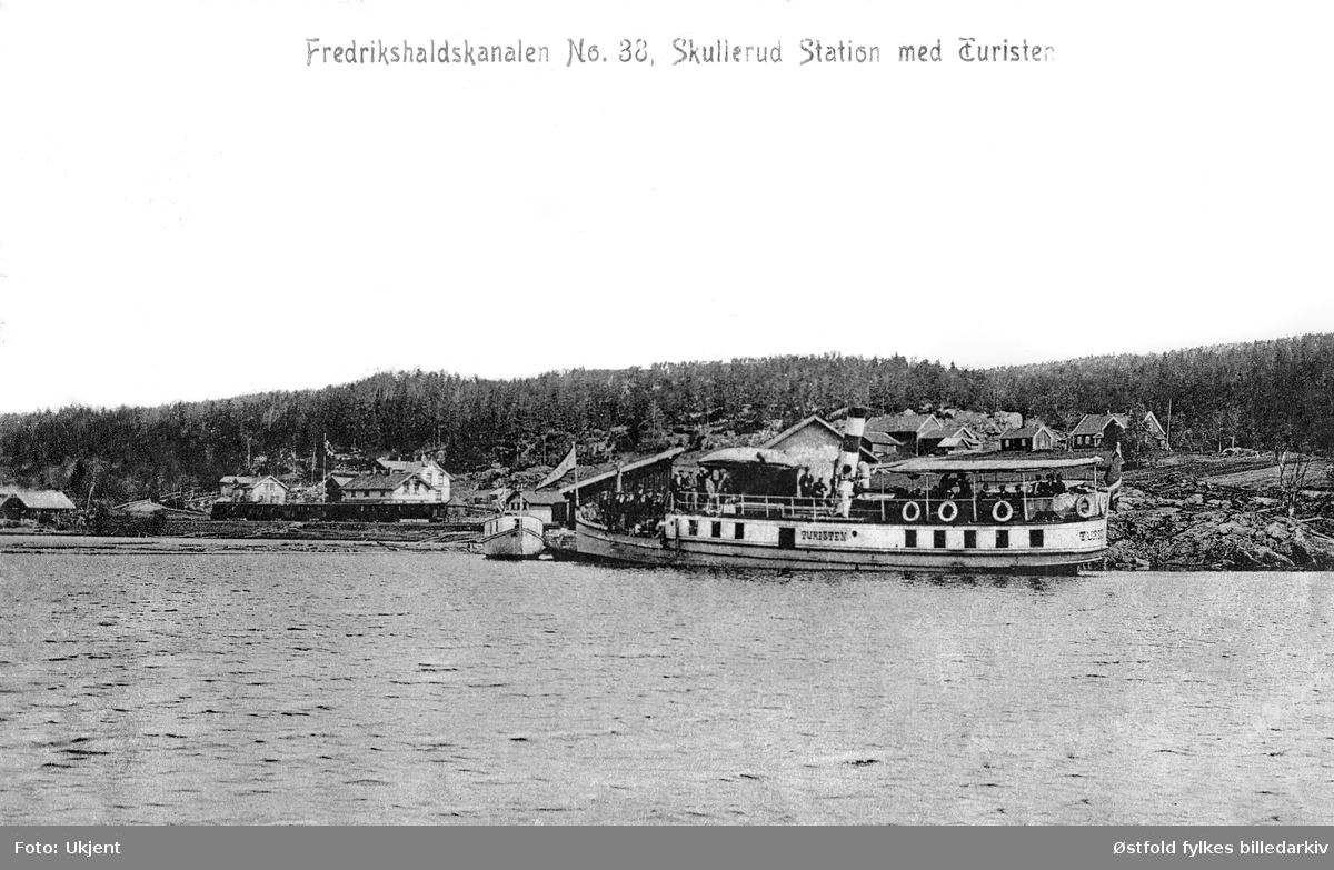 Dampbåten "Turisten" ved Skullerud jernbanestasjon, i Høland  i Akershus, postkort fra 1910.