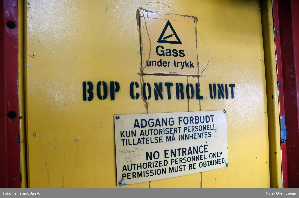 Bak denne døren i boreseksjonen på Statfjord C kan man fjernstyre BOP-ventilen (Blow Out Preventor-ventilen) ved behov.
BOP'ens funksjon testes hver fjortende dag.