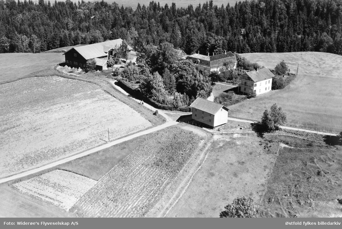 Flyfoto av gården Hobøl i Eidsberg 1951.