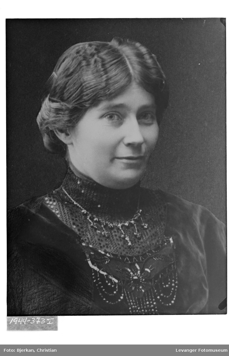Fru M. Wesche, repro av eldre fotografi