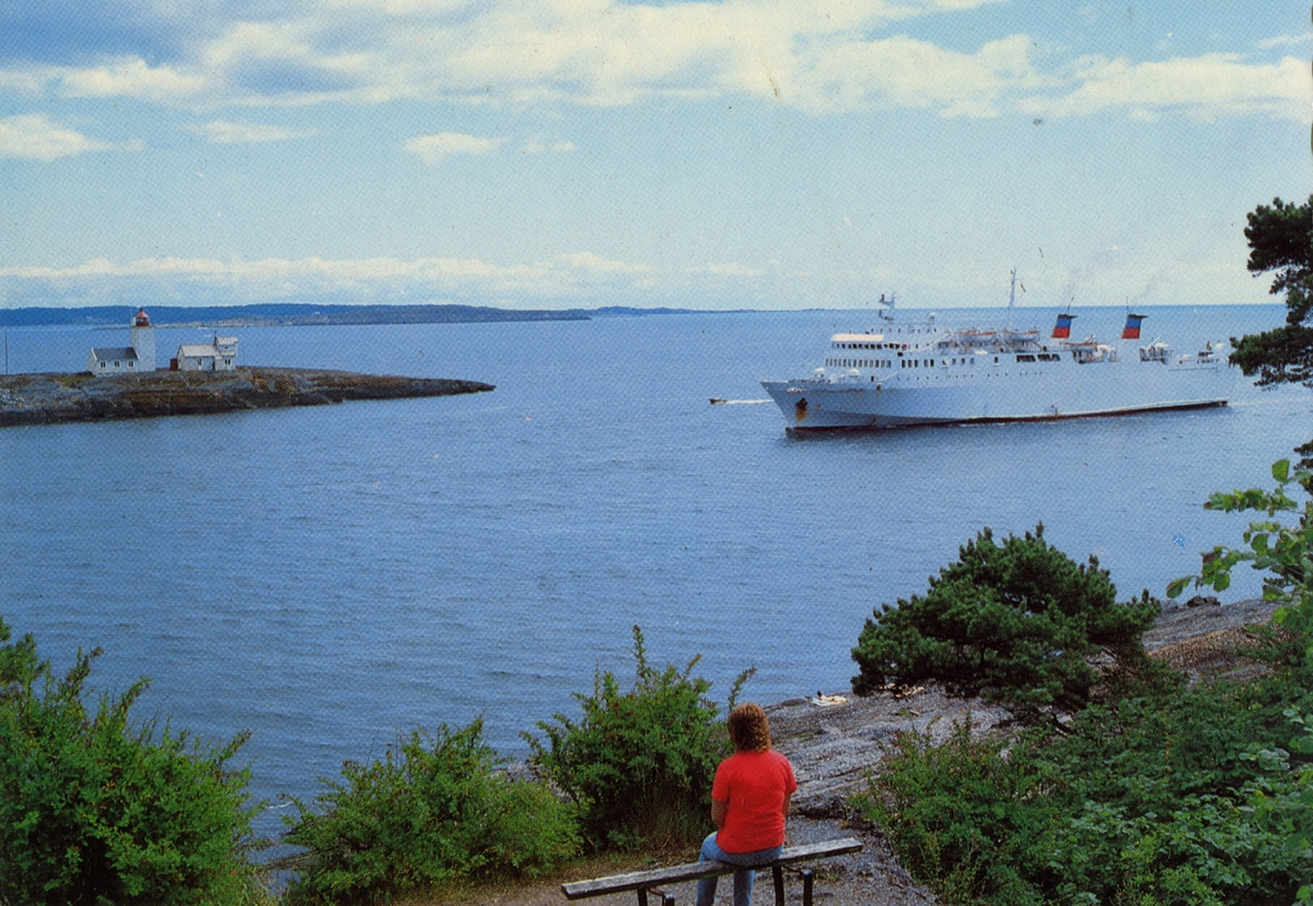 M/S Sveno Marina, ferja Langesund-Strømstad ved Langøytangen fyr. Langesund  - Telemark Museum / DigitaltMuseum