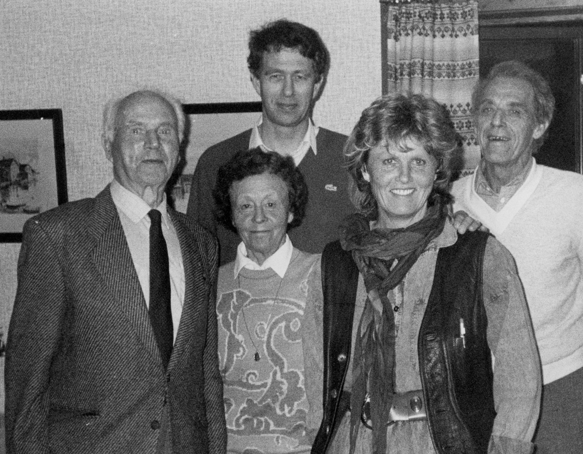 Styret i Kragerø og Oppland Turistforening, mars 1989. Fra venstre: Erik Krafft, Astrid Gundersen, Jan Grimsgaard, Else Bjørg Finstad og Hans Solberg.