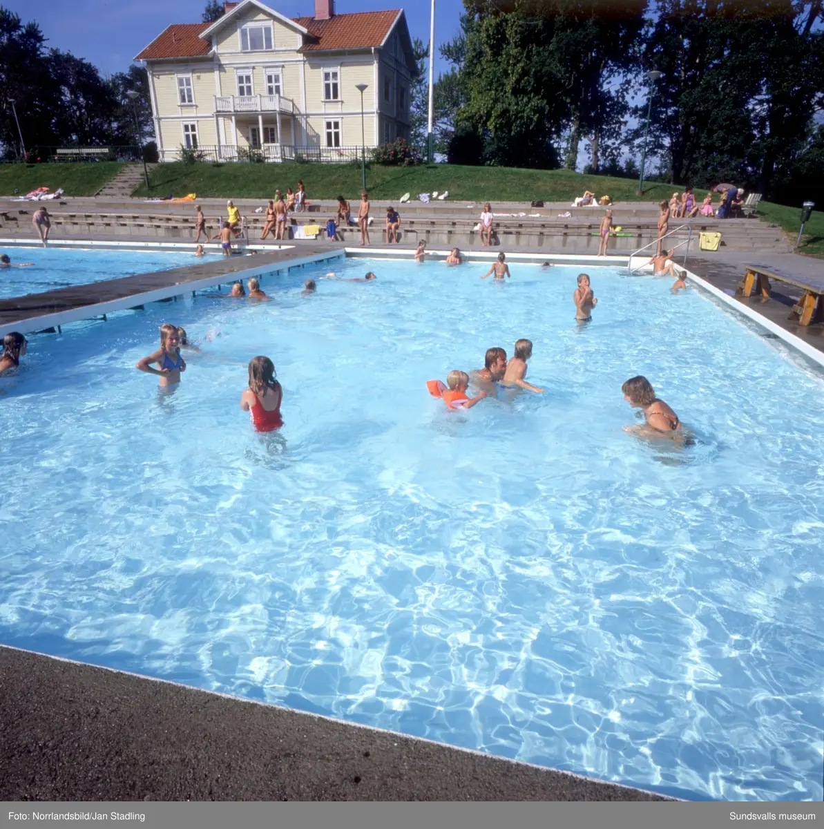 sommarbilder-fr-n-malandsbadet-i-sundsbruk-sundsvalls-museum