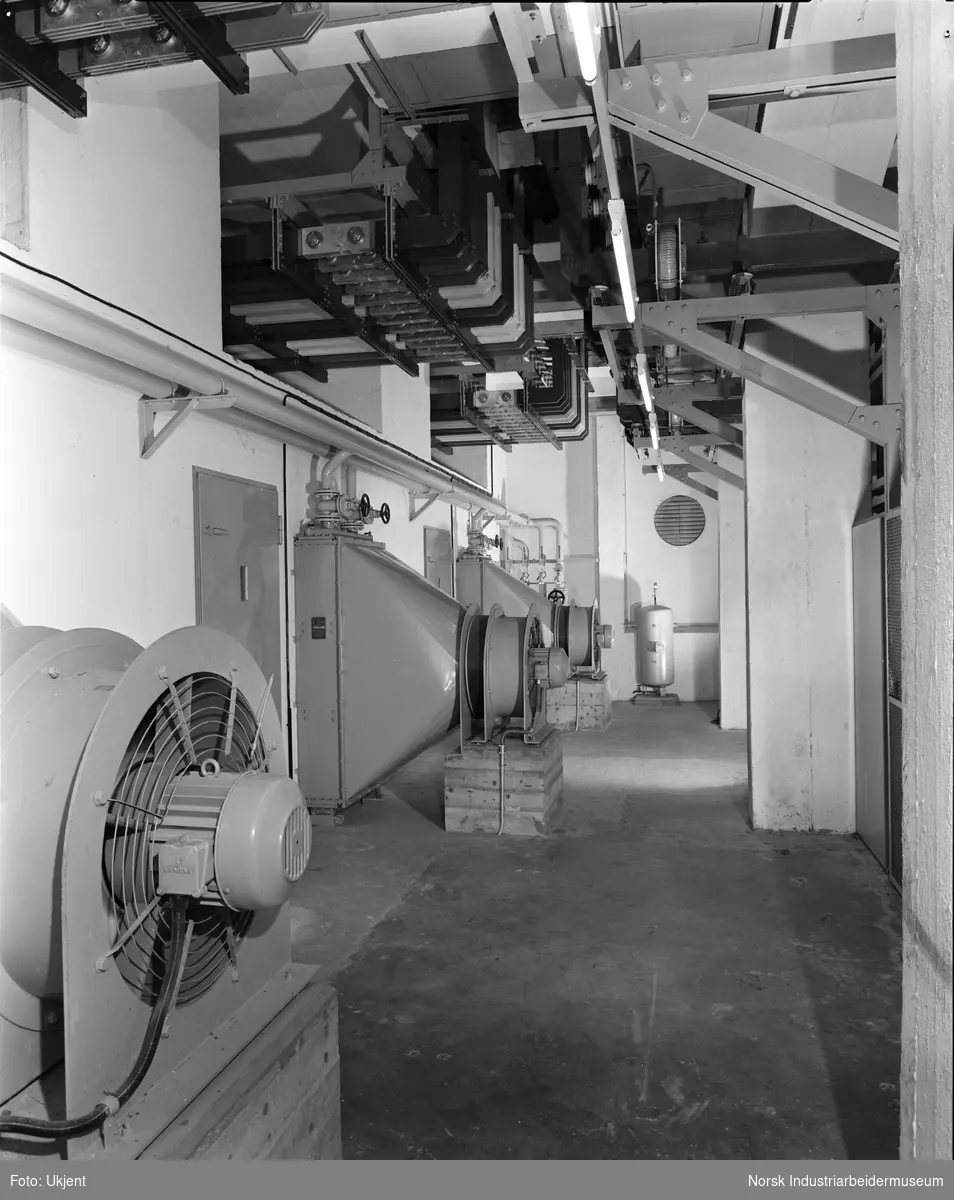 Nytt likeretteranlegg, i B 104 A. Apparatrom, ventilatorsiden.