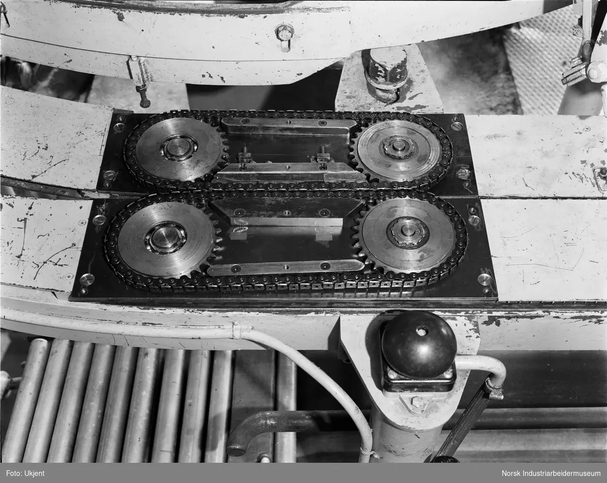 Trinnløs variator for sekkesymaskin til automatpakker for Urea, felt 14. Innforingsapparat sett ovenfra.