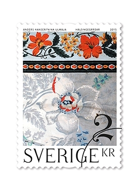 Frimärken i rulle, med tio frimärken i ett motiv av en blomtapet i en Hälsingegård. Valör 20 kr.