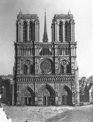 Notre dame-kirken i Paris. Front.