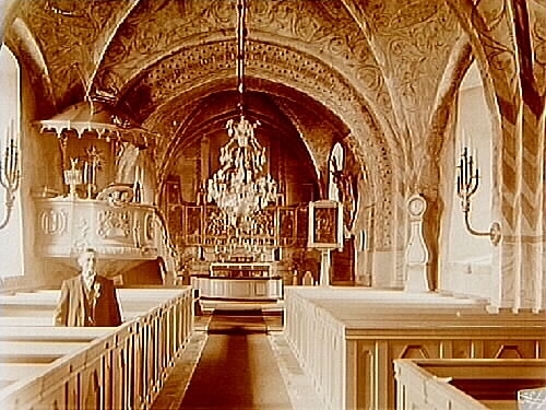 Interiör av Villberga kyrka.