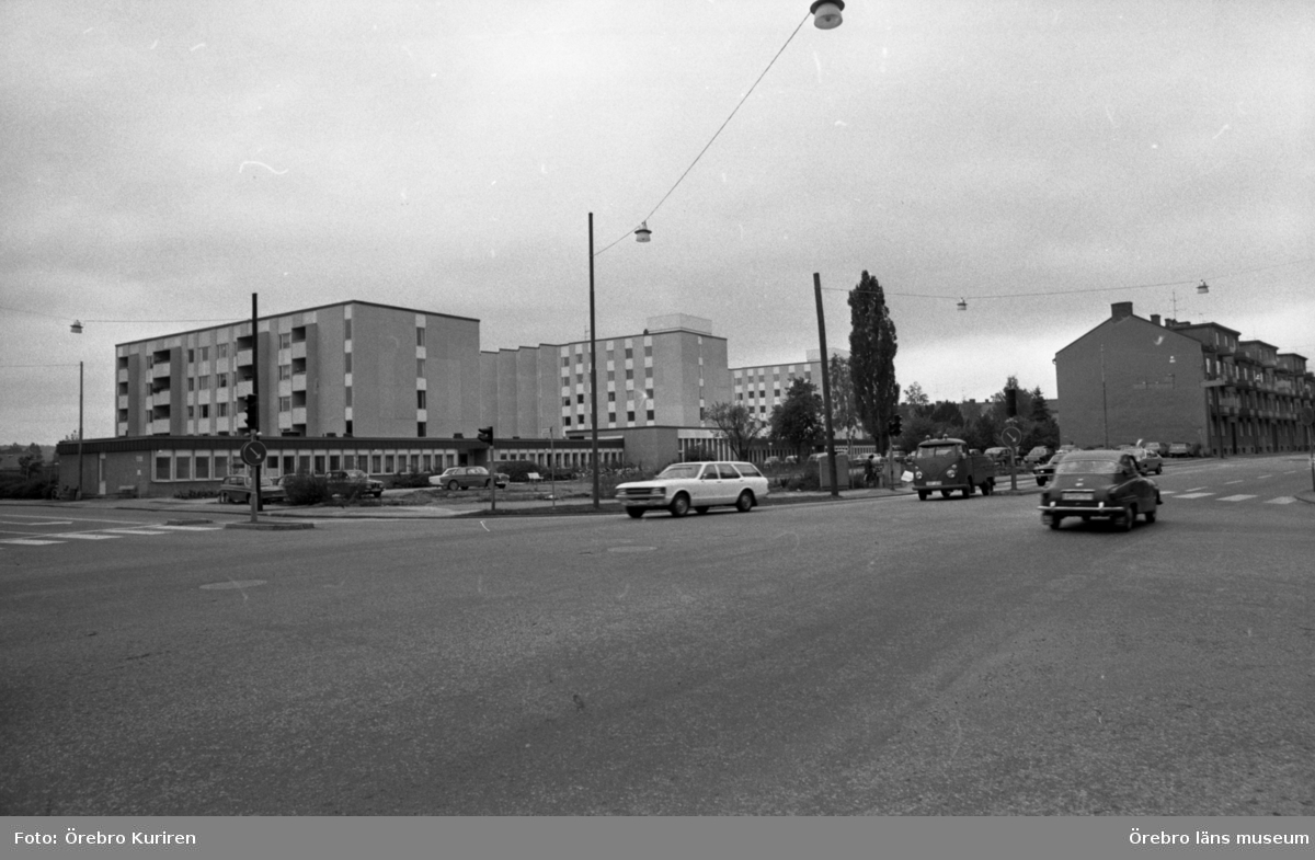 Byggnummer 18 oktober 1974.
Gatukorsningen Kungsgatan/Änggatan.