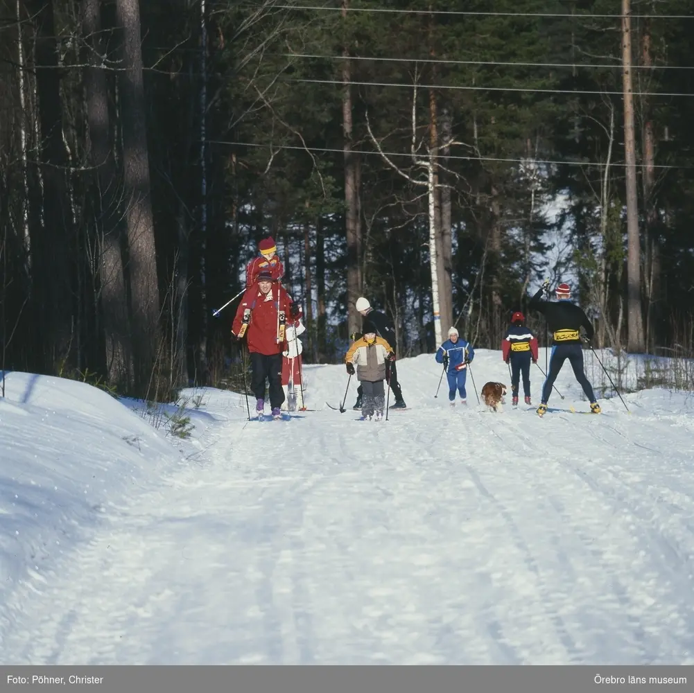 Ånnaboda,vinter,skidtur,barn och hund.Feb. 2001