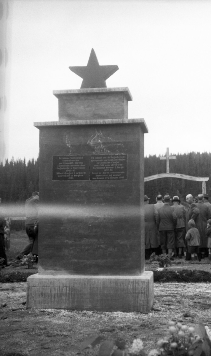 Minnesmerket over leiren for jugoslaviske krigsfanger på Fagerlimoen, like utenfor Korgen sentrum.