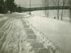 Spor viser hvordan belteutstyr  tar grep i snøen 1925
