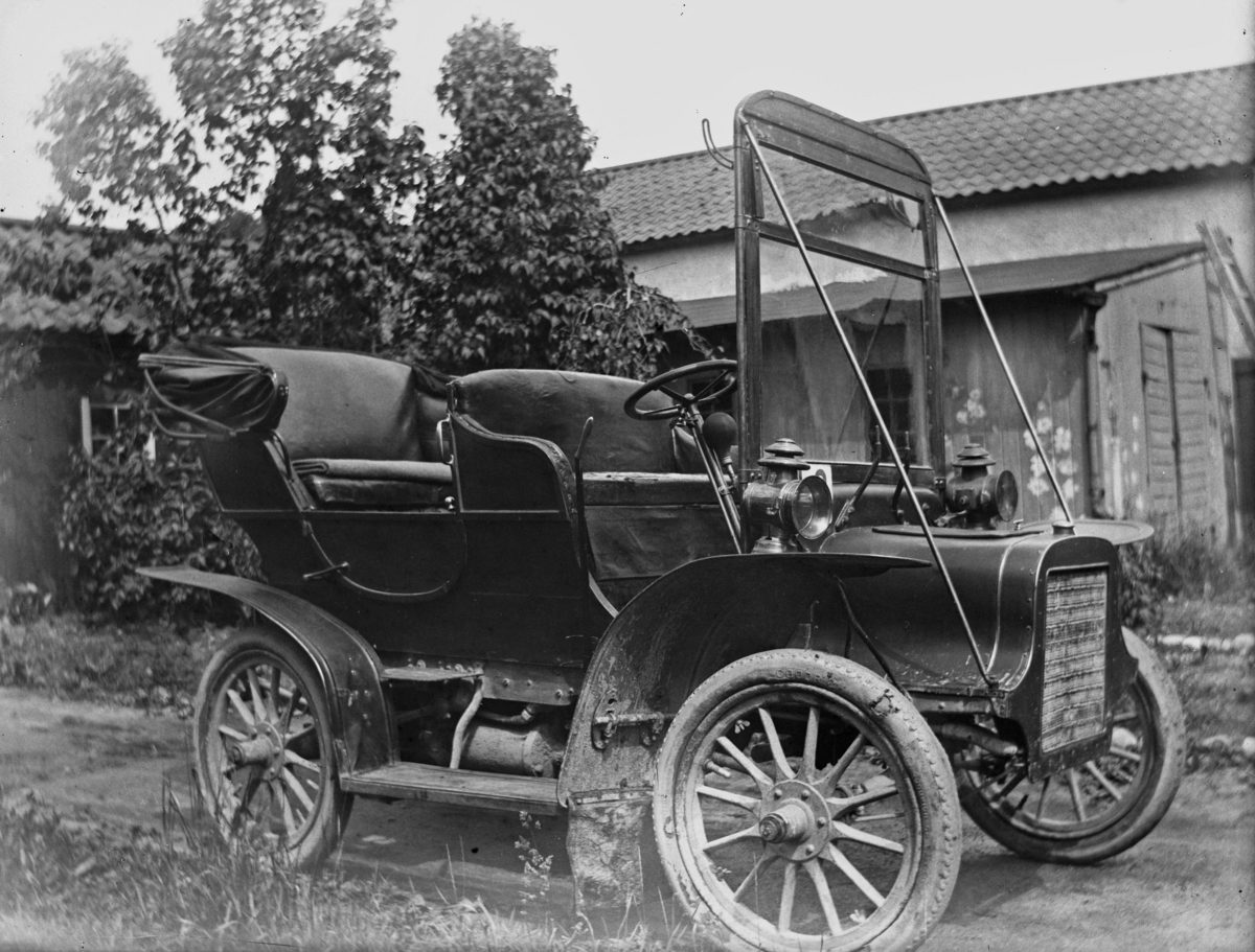 "En bil med reg.nr. U2". Cadillac modell M Touring från 1907.
