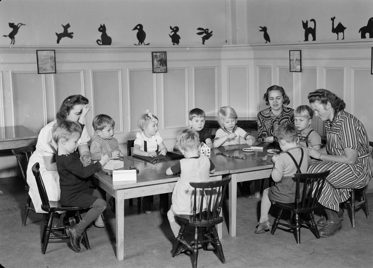 Barngrupp, sannolikt Uppsala 1940