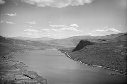 Vålåsjøen, Dovre, 08.07.1952, fjellvann, jernbane på venstre