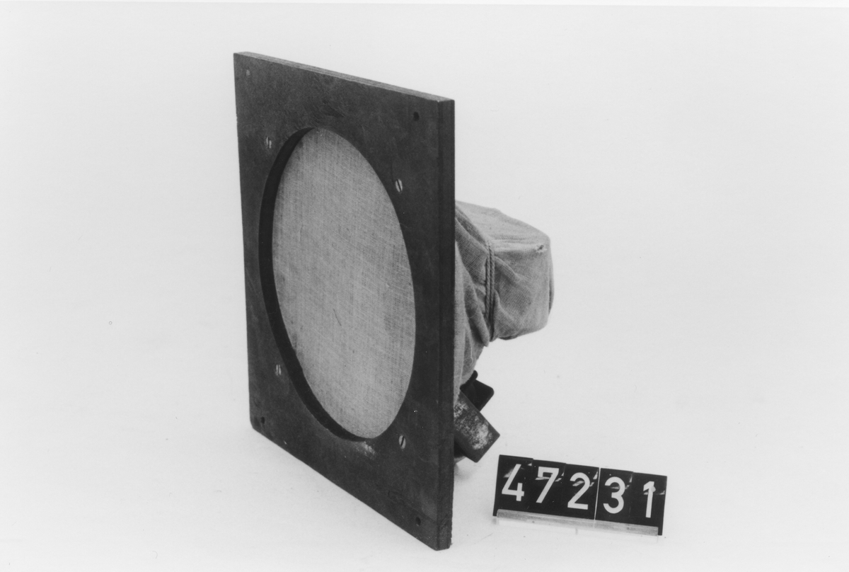 Högtalarchassie i ev originalförpackning, Radiolavox typ: ED5 B 21, F-7079. fastskruvad på träskiva
