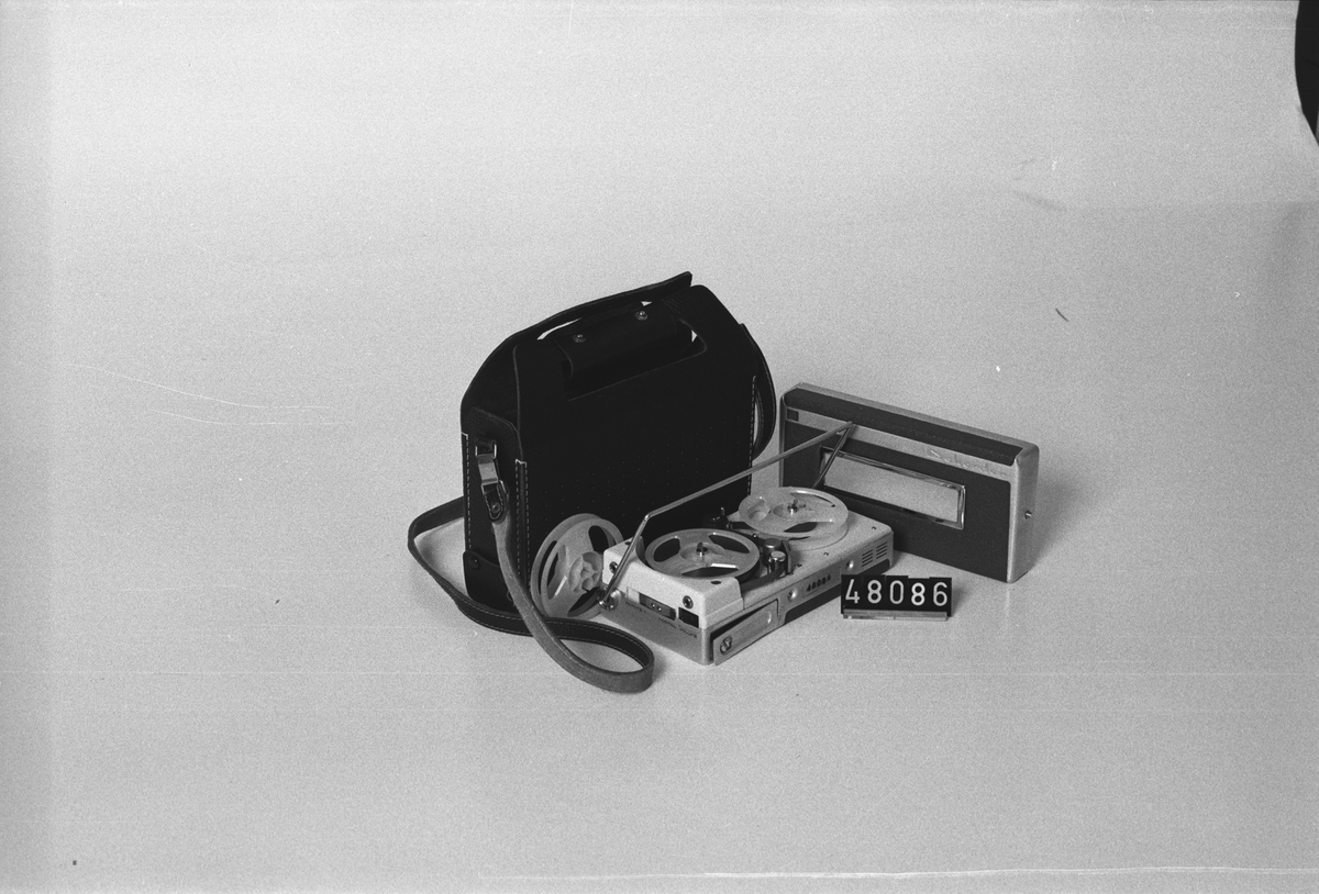Ljudbandspelare Dokorder, denonken med Mikrofon DM-0051 med Mik, örsnäcka, extra tomspole och läder väska.