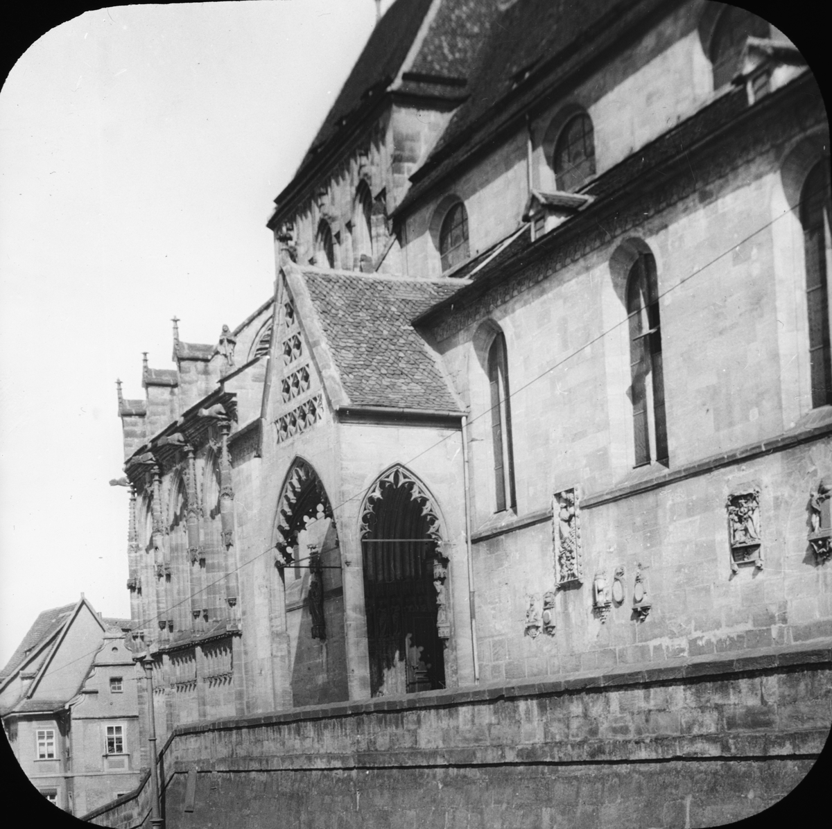Skioptikonbild med motiv av kyrka i Bamberg, möjligen Lieben Fraukirche.