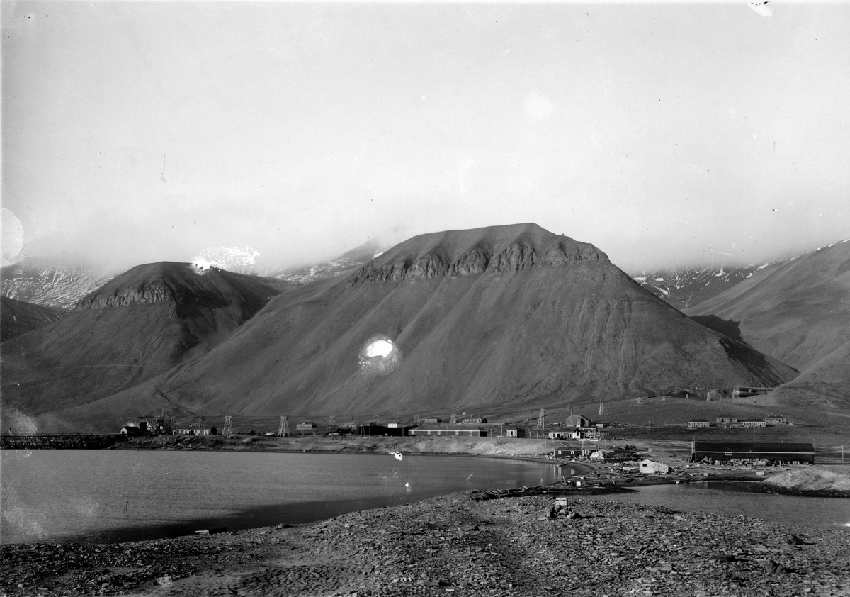 Sveagruva. Sommarbild av svesgruvans änläggningar 1919.