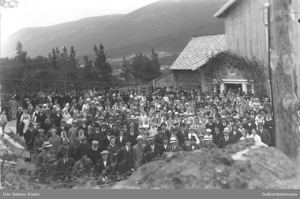 Gamleheimsfest i Holmork skule 7. august 1921 - 1 år før Skjåk Gamleheim vart opna