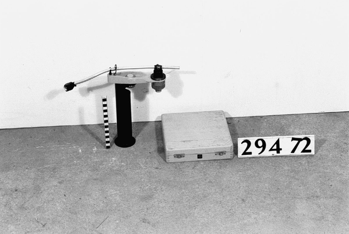 Graververk för grammonfonskiva, förpackad i originalemballage, med 2 askar med tillbehör. Graverdosa saknas.