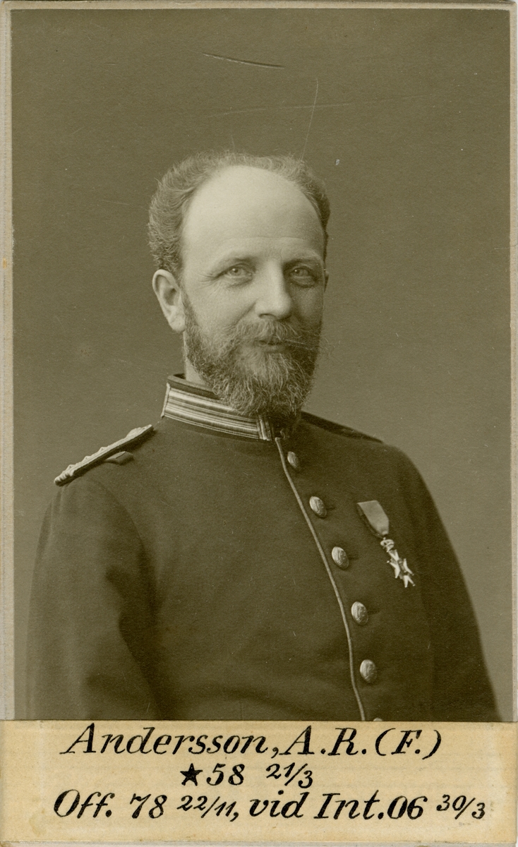 Porträtt av Anian Robert Andersson, officer vid Intendenturkåren.