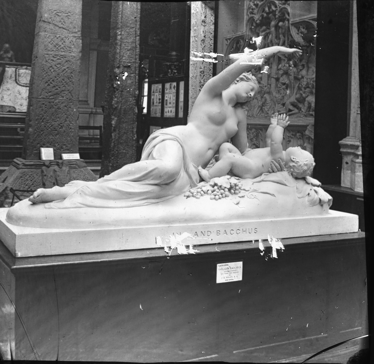 Skioptikonbild. Skulpturen Ino and the Infant Bacchus av John Henry Foley.