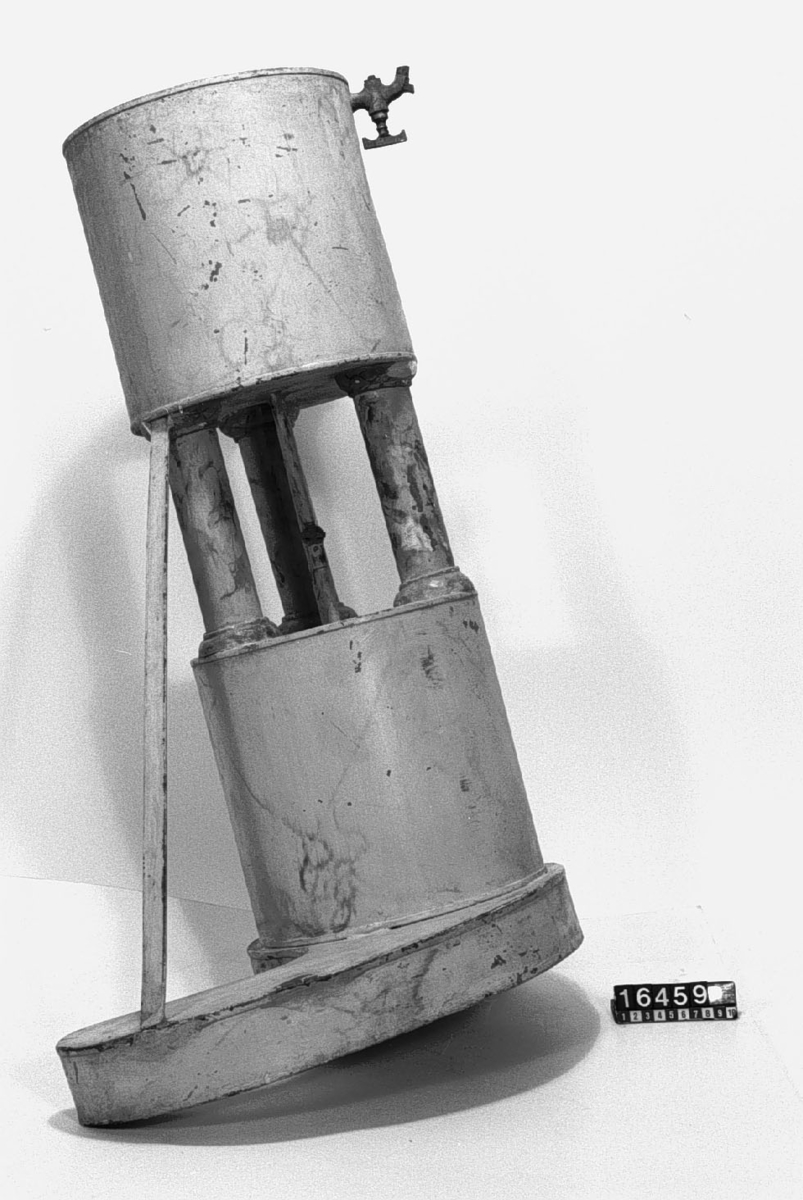 Hydro-pneumatisk miniatyrfontän av bleckplåt med två cisterner.