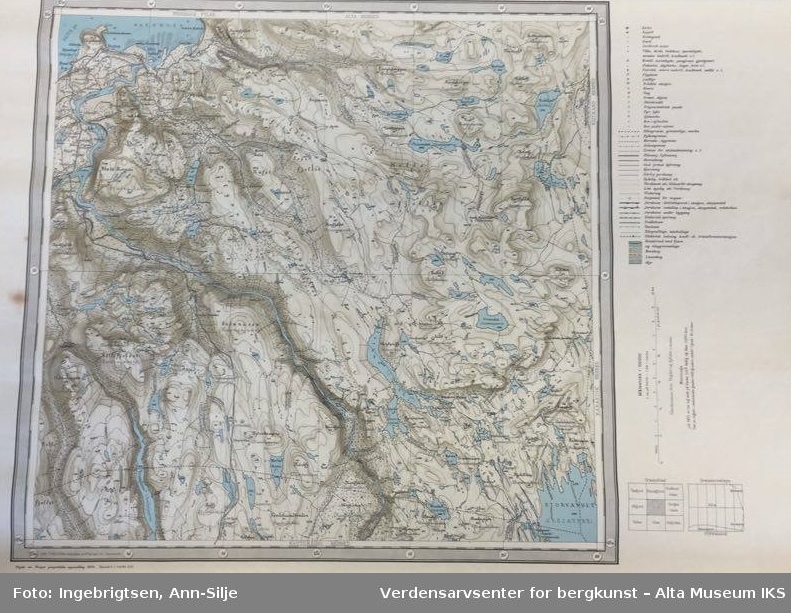 Form: Kart. 33 ulike kart over ulike deler av Finnmark.