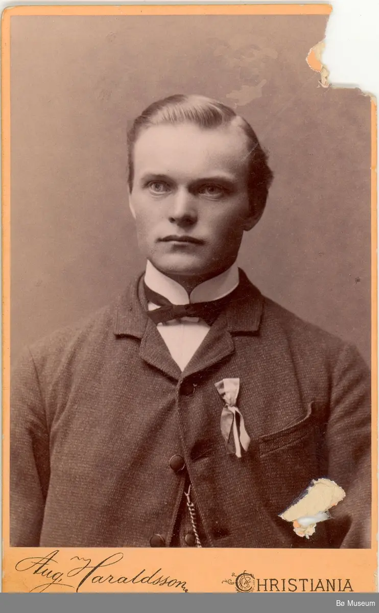 Christoffer Gunheim født 17.02.1854, fotografert 12.08.1885.  Klokkar og lærar.