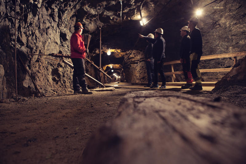 På omvisningsrunden i Gammelgruva stopper vi opp og forklarer om driftsmetoder i gruva gjennom 333 år med gruvedrift (Foto/Photo)