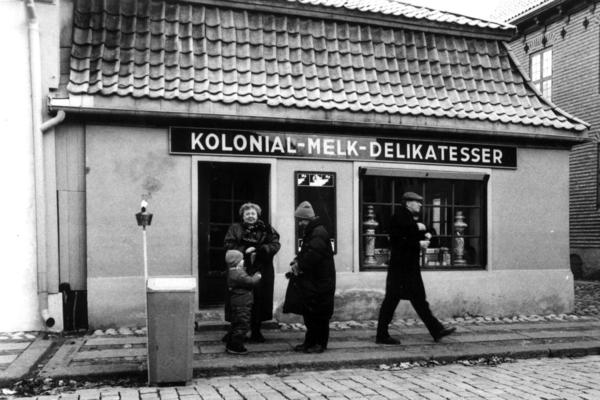 Kolonialforretningen på Norsk Folkemuseum, fotografert 1987.. Foto/Photo