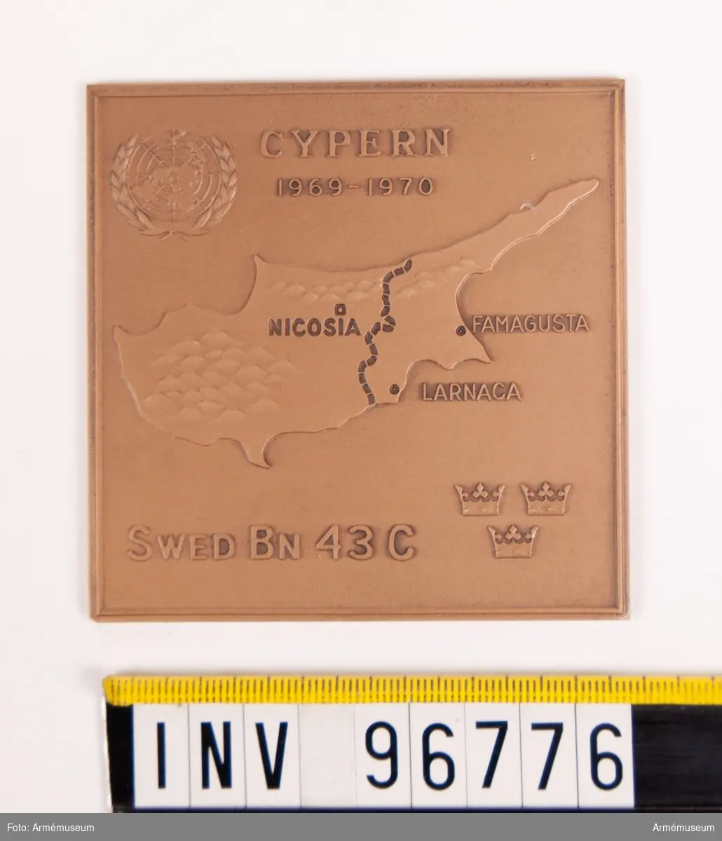 Plakett i brons för SWED BN 43 C Cypern 1969-1970. Med ask.