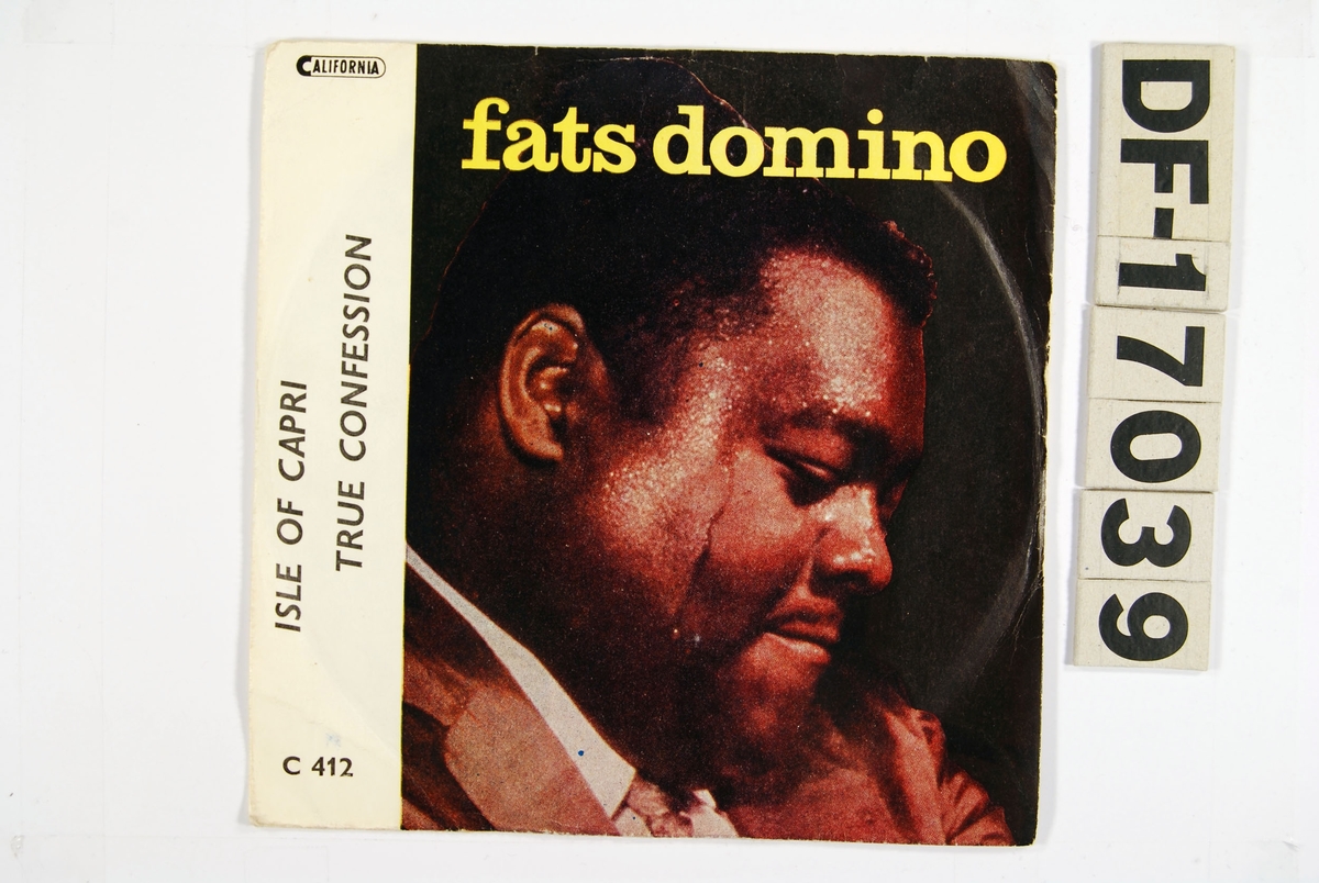Bilde av Fats Domino, hvit stripe på venstre side med sang tittel.