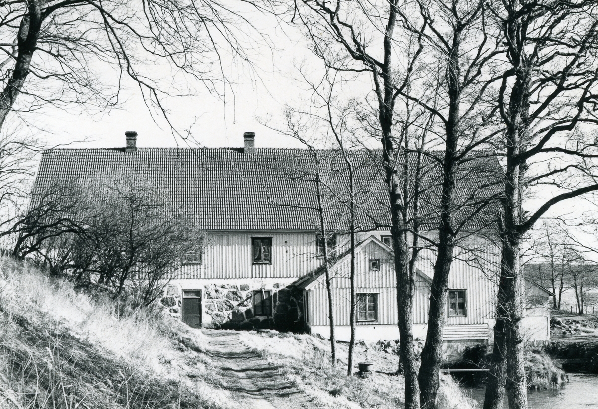 Eldsberga sn. Tönnersa. Bilderna visar jordbruk med kvarn. interiör i kvarnbyggnad.