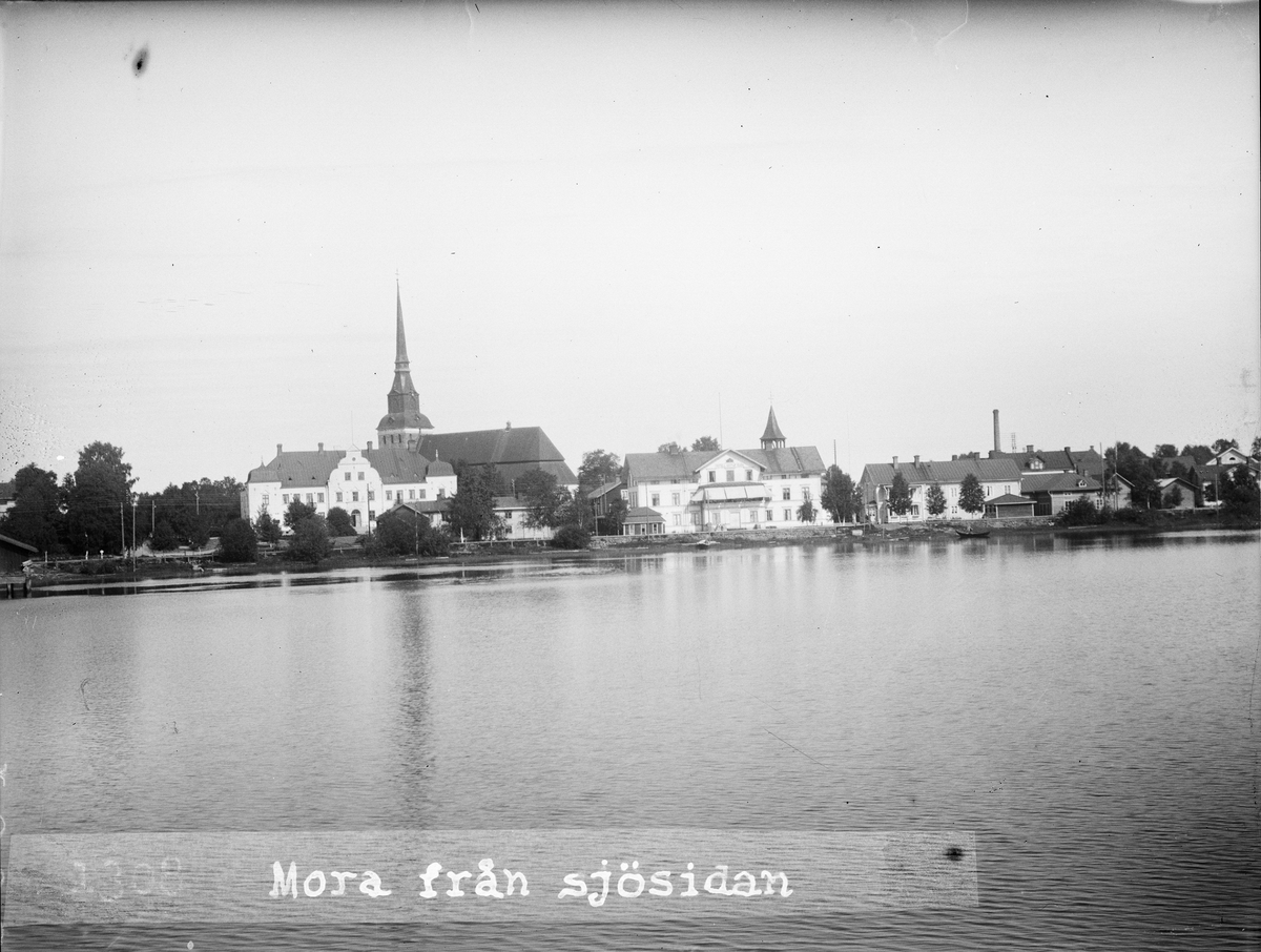 "Mora strand med kyrkan från Siljan", Dalarna 1919