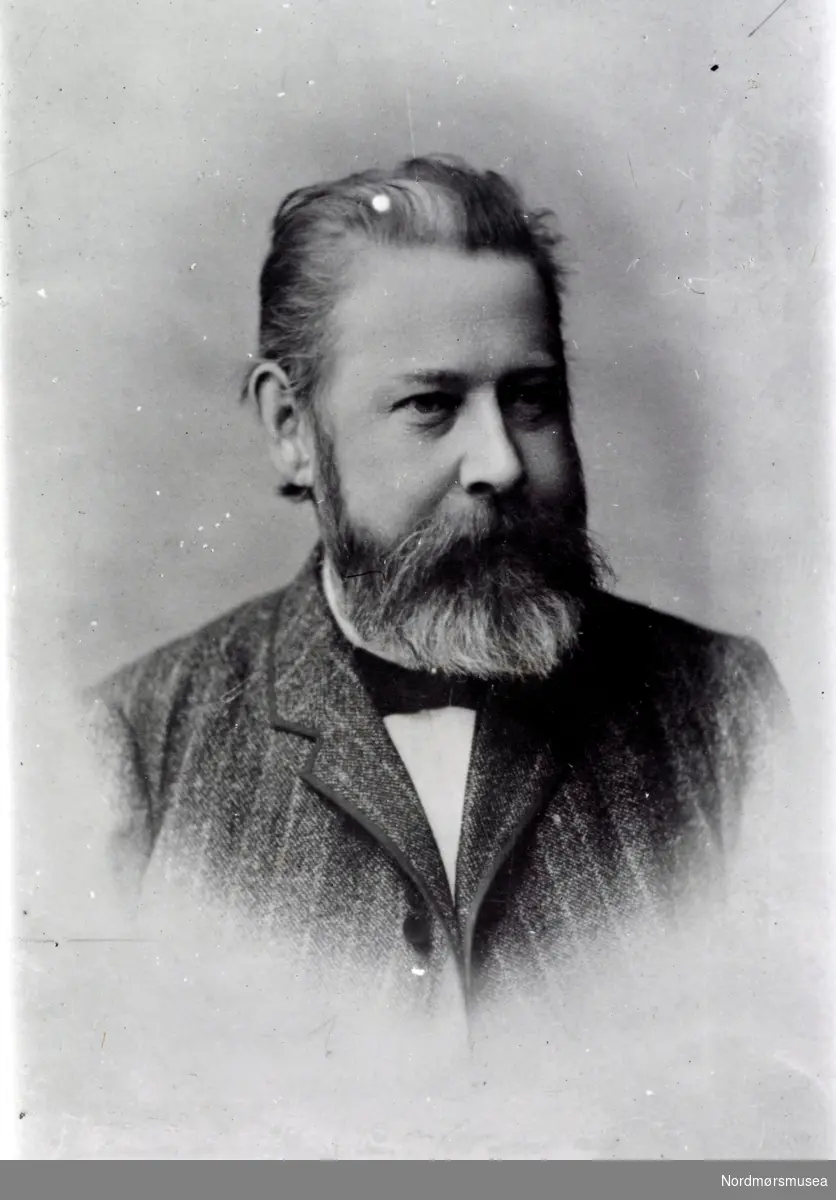Foto trolig av Johan Jørgen Lossius (f.1848 - d. 1896), bankkasserer i Kristiansund. Fra Nordmøre museums fotosamlinger.
